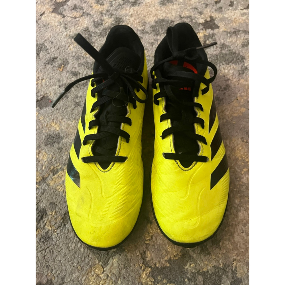 Adidas predator turf shoes size 5